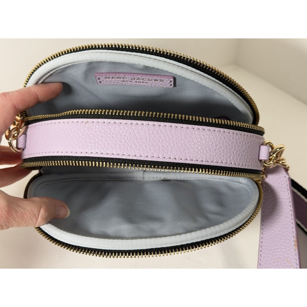 Marc Jacobs The Rewind Oval‎ Leather Crossbody bag in Fair Orchid - Picture 4 of 8